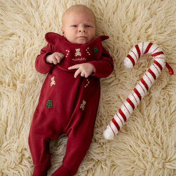 Salopeta rosie cu broderii de Craciun