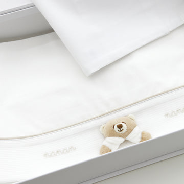 Set asternuturi albe pentru landou, unisex, 100% bumbac, cu broderie si ursulet Tato