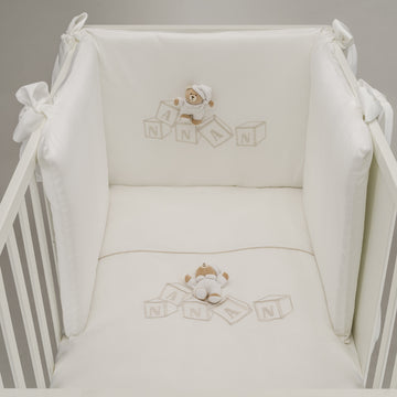 Set lenjerie pat bebelusi Dadini 4 piese, alb, cu broderie si ursulet Tato
